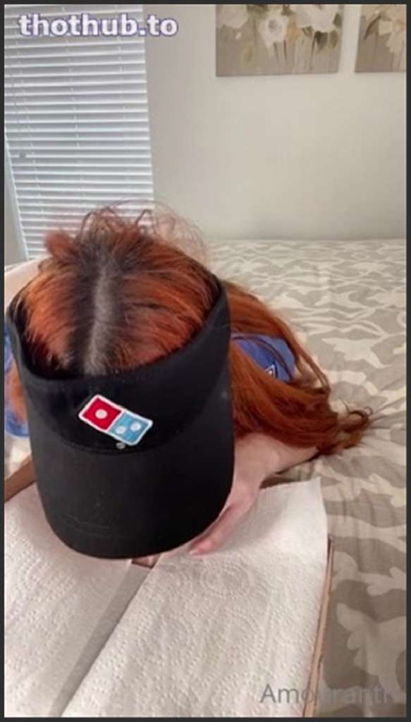 Amouranth lässt sich von einem jüngeren Mann zum Trost bumsen