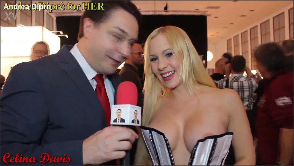 Celina Davis und Tochter teilen sich jungen Schwanz