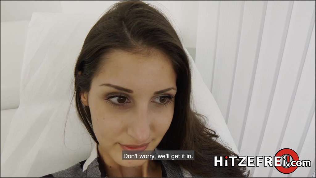 Coco Kiss mit Kopftüchern teilen sich einen Schwanz zum Blasen