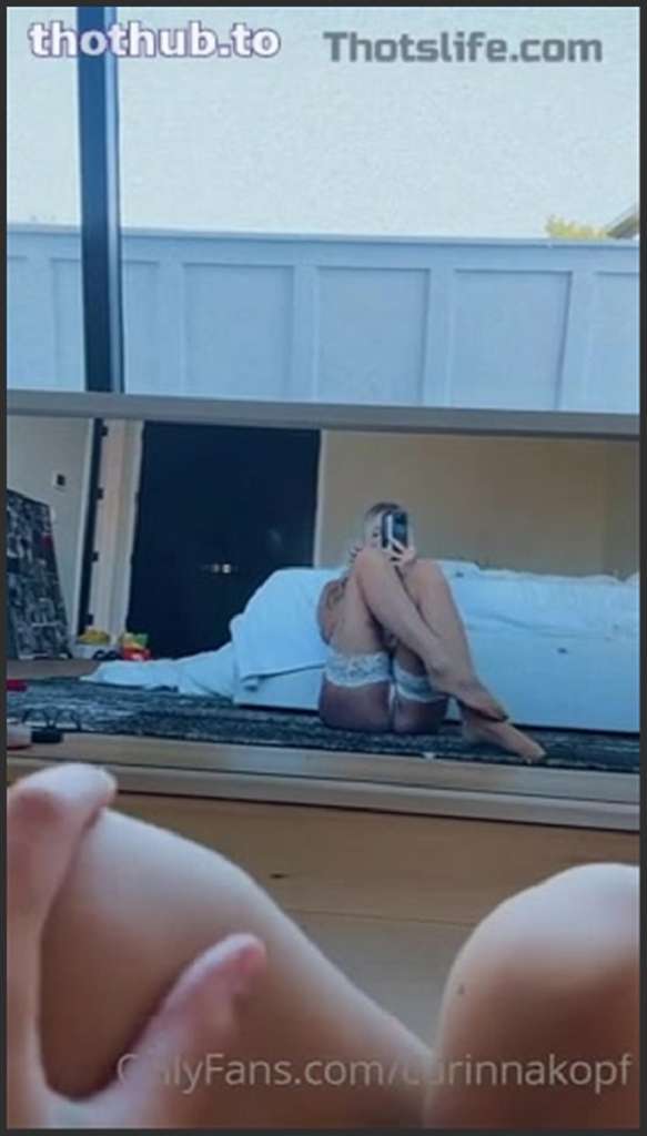 Corinna Kopf Milf wird mit Dildo vorgedehnt