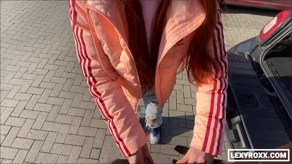 Lexy Roxx kümmern sich um den Patienten