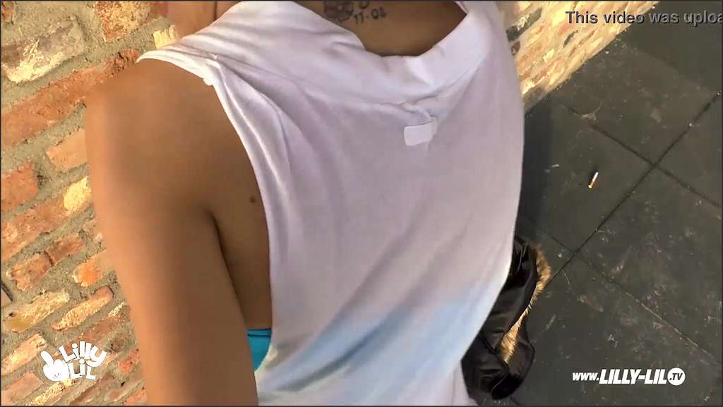 Lilly Lil fickt mit einem Fremden auf der Straße
