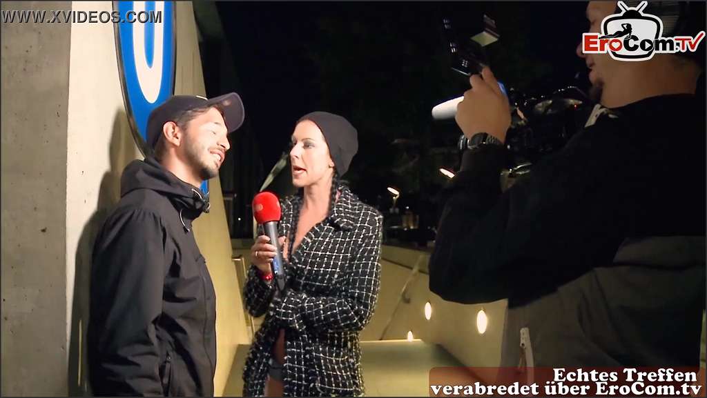 Texas Patti Muschi vorm Pissen intensiv gefingert