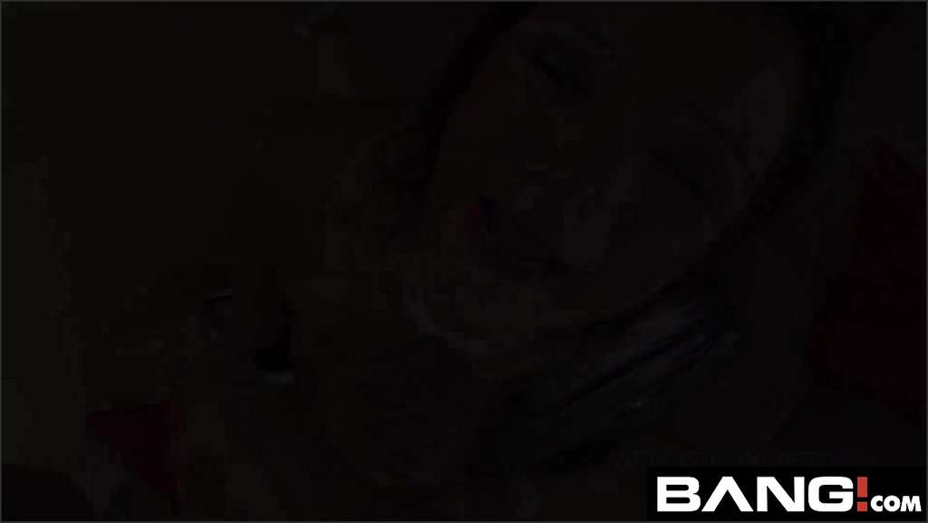 Donna Bell macht es sich vor der Cam